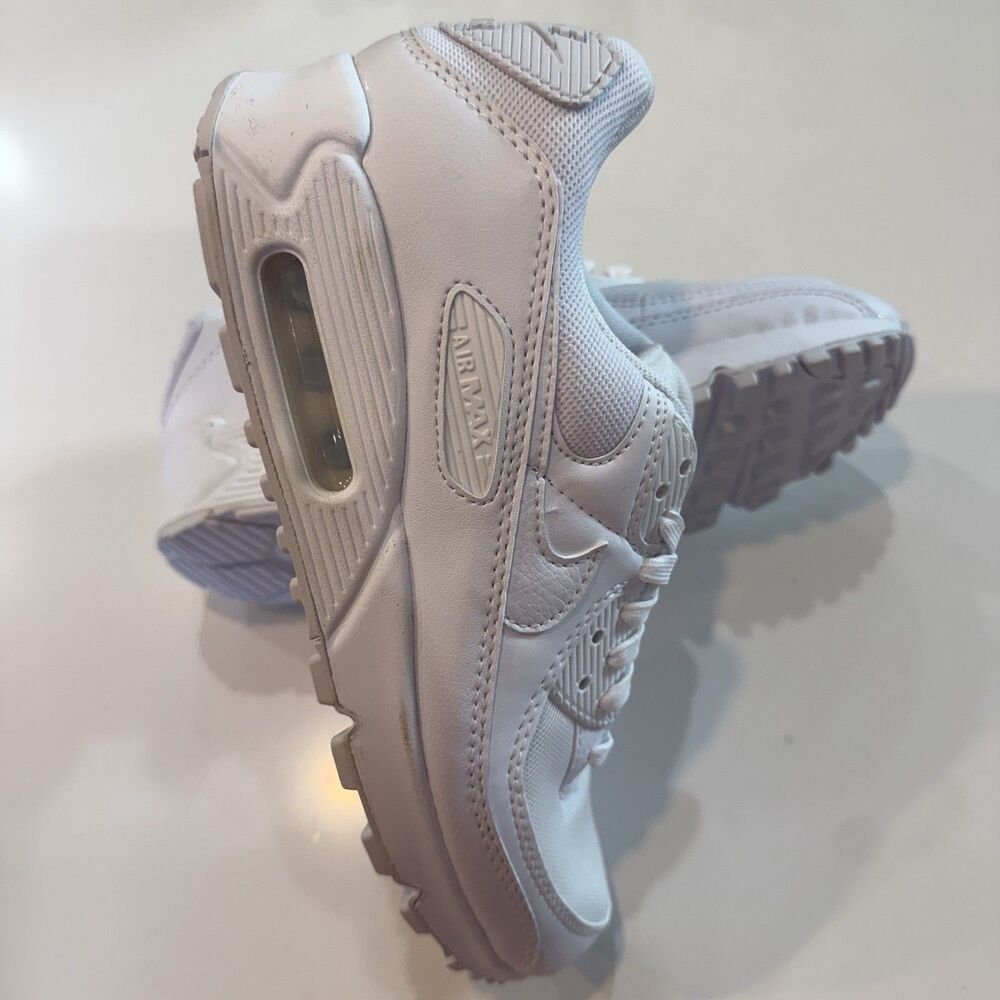 *NEW* Women's Nike Air Max 90 Triple White (DH8010 100) Size 8 - Picture 3 of 10